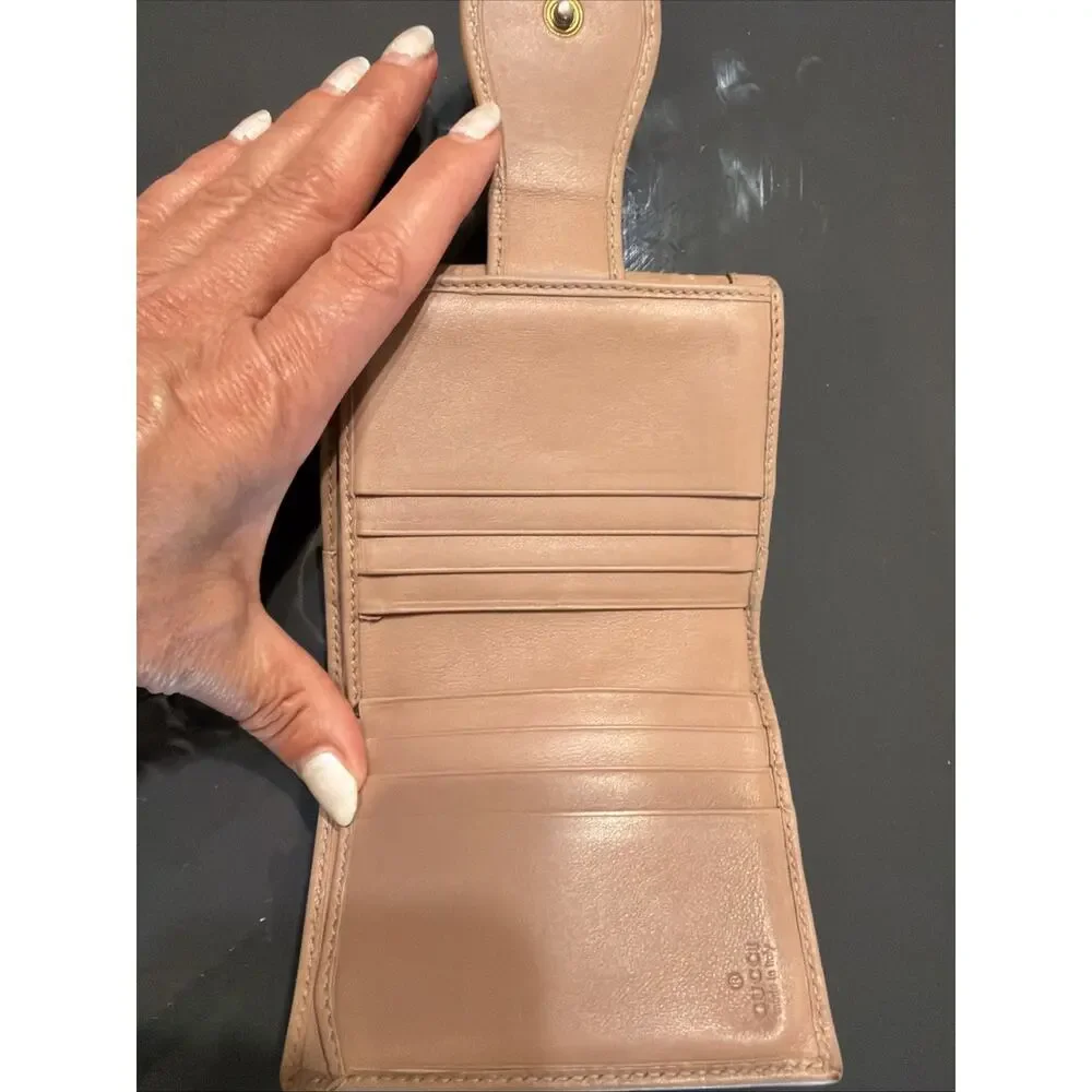 Gucci women leather